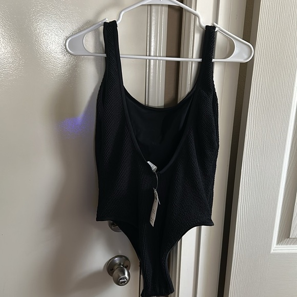 NWT Abercrombie & Fitch - Women's 90s Scoop neck Cheeky One-Piece Swimsuit - Picture 3 of 6